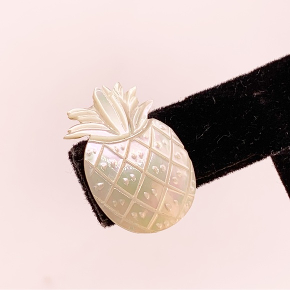 Vintage etched mother of pearl iridescent pineapple earring sterling screw back - Picture 9 of 12
